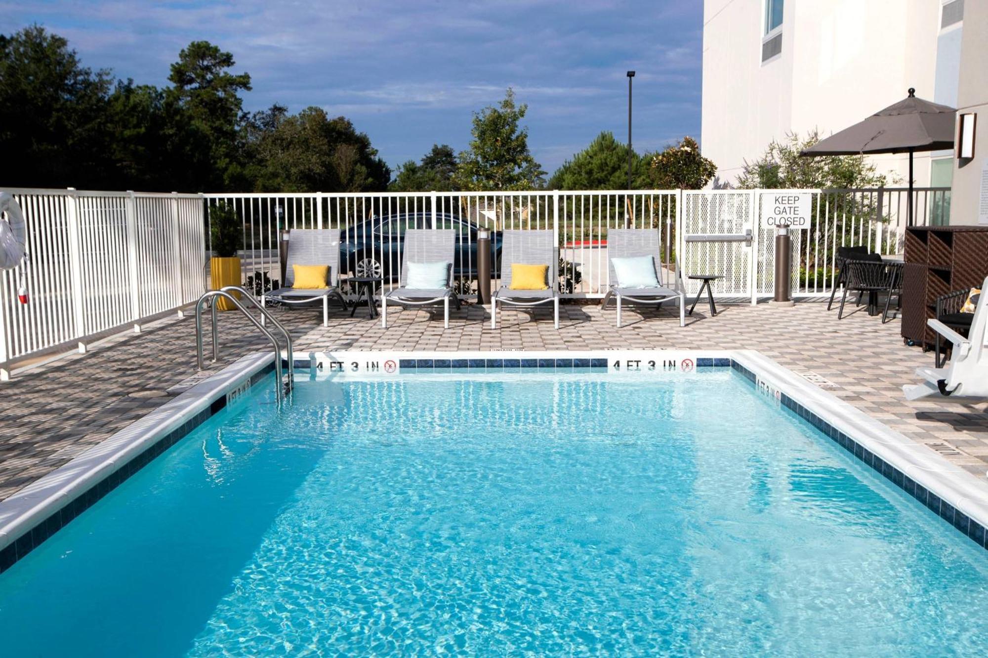 Towneplace Suites By Marriott Conroe Bagian luar foto