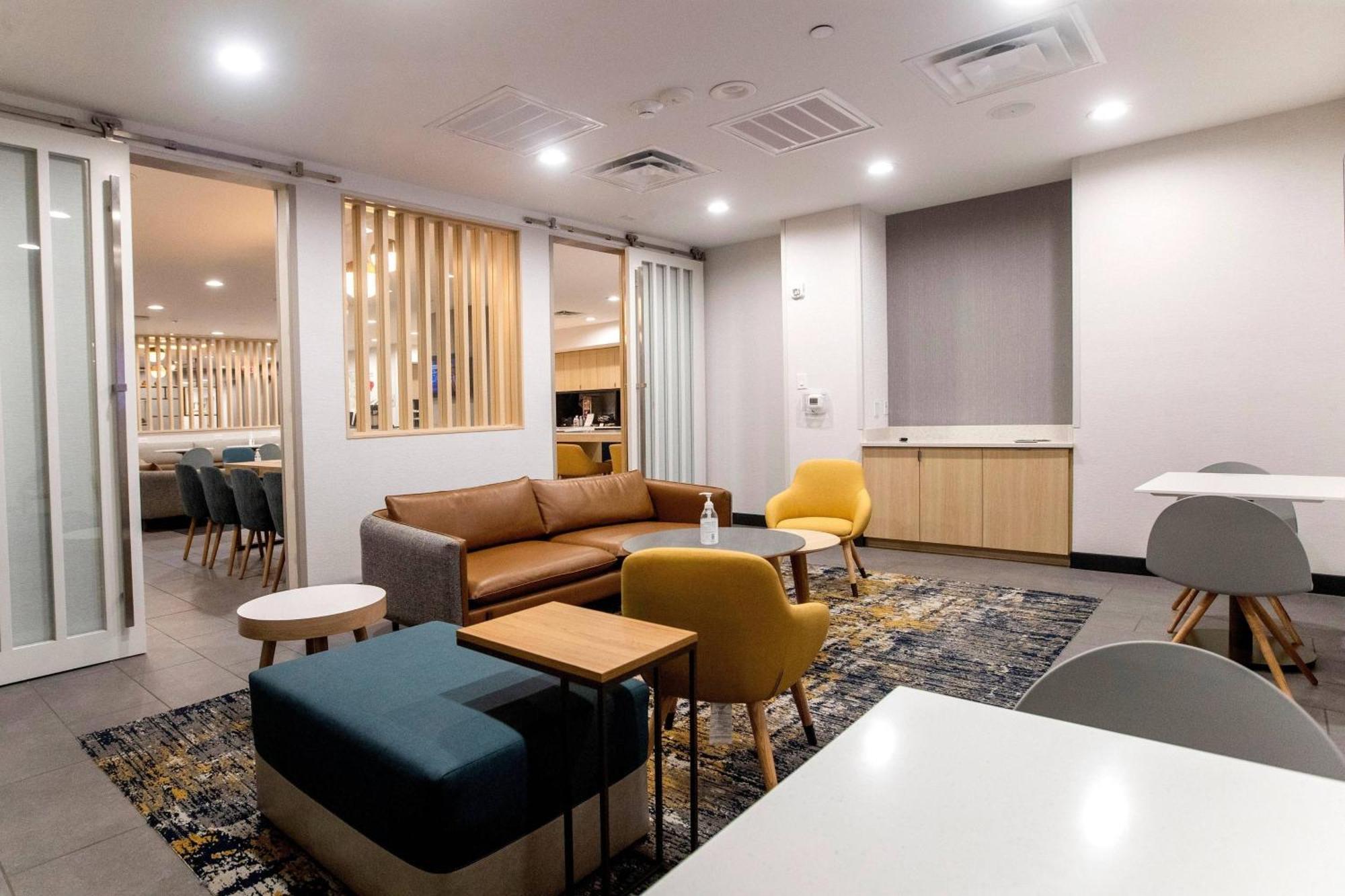 Towneplace Suites By Marriott Conroe Bagian luar foto