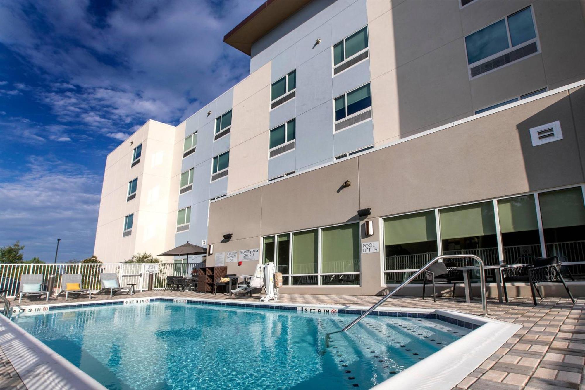 Towneplace Suites By Marriott Conroe Bagian luar foto