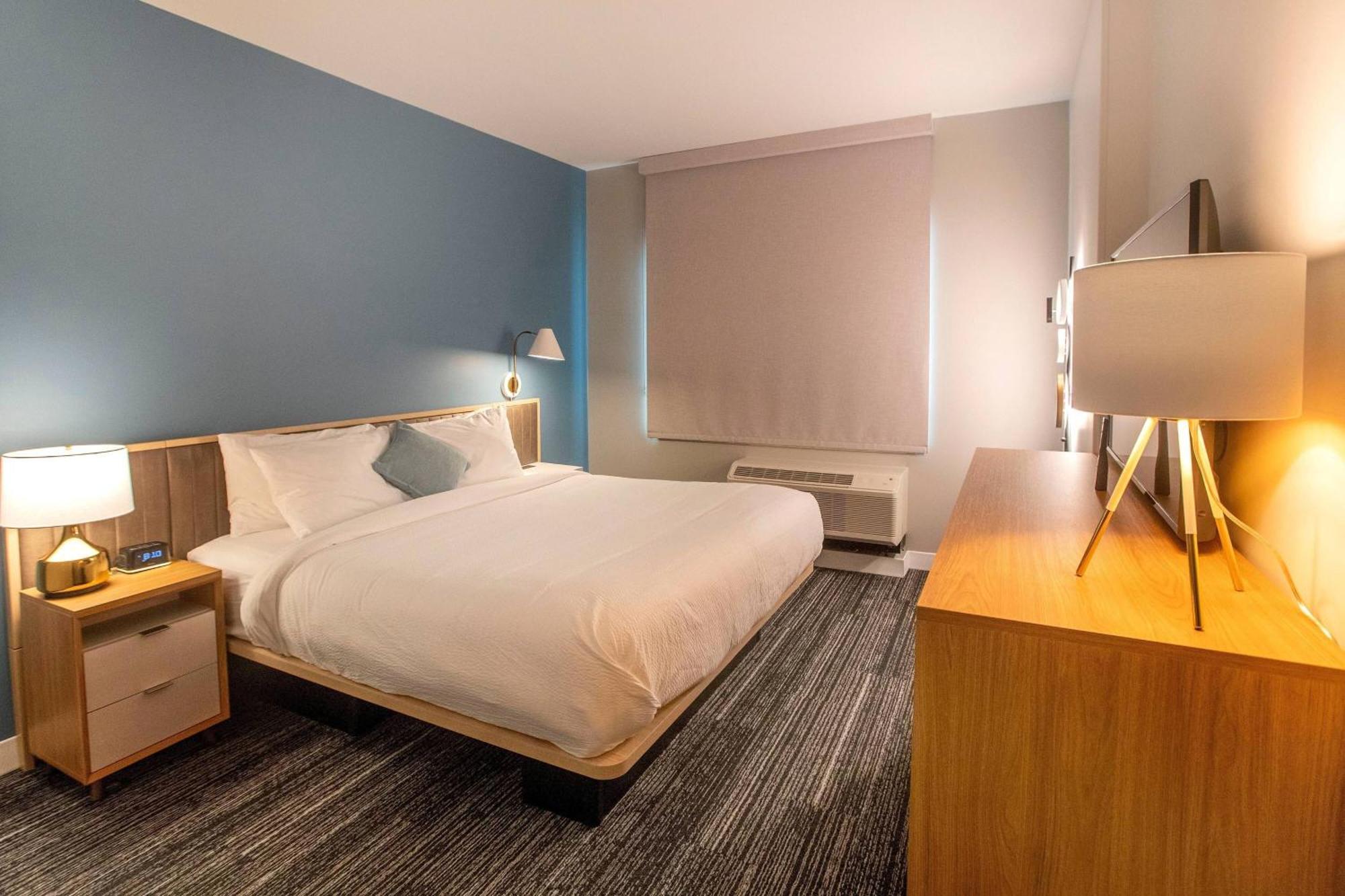 Towneplace Suites By Marriott Conroe Bagian luar foto