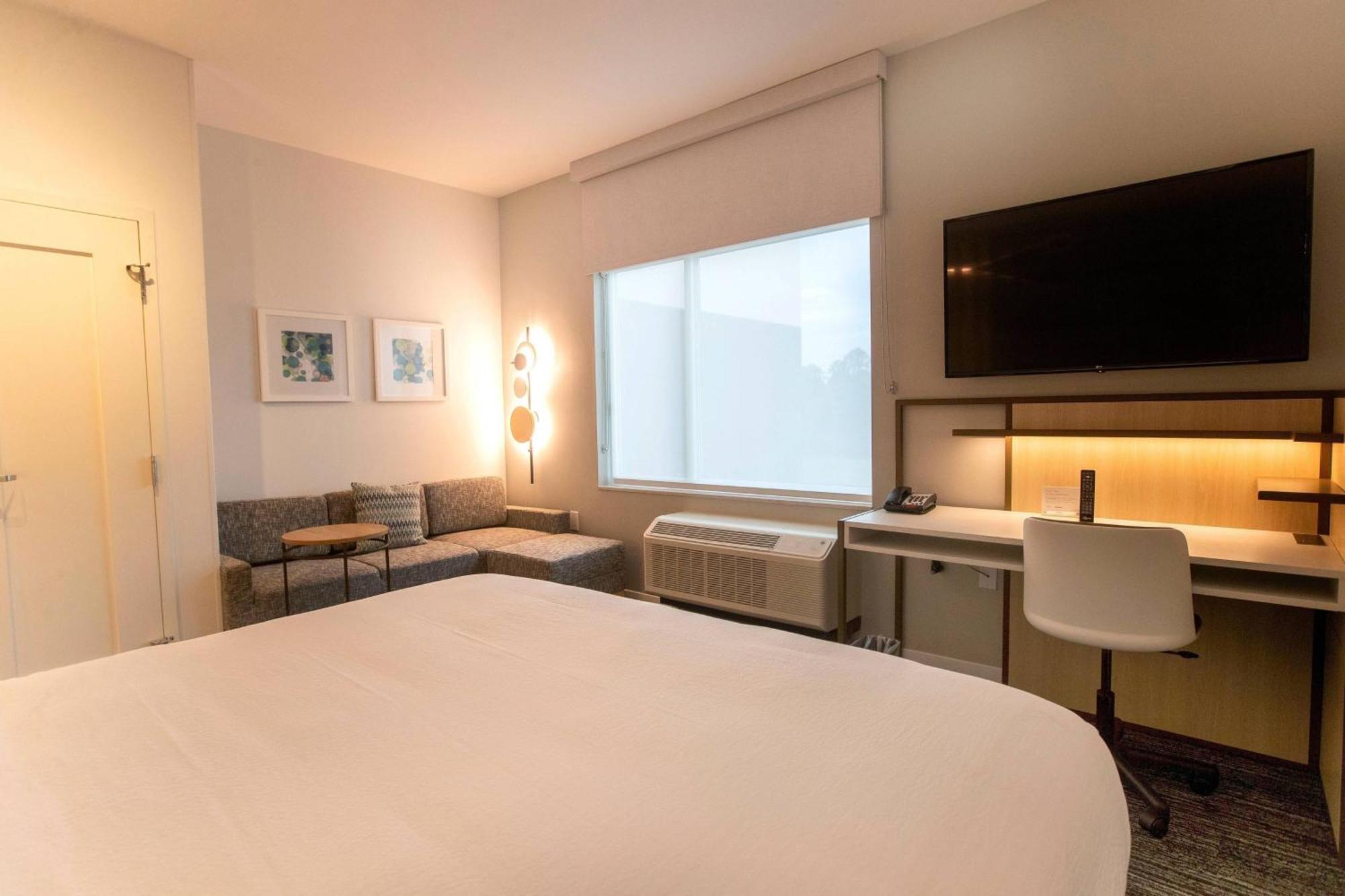 Towneplace Suites By Marriott Conroe Bagian luar foto