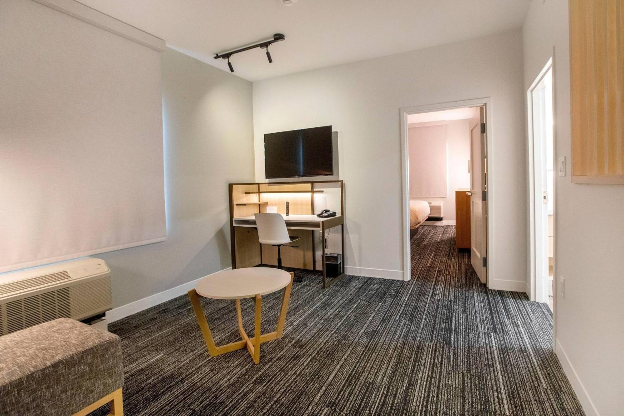 Towneplace Suites By Marriott Conroe Bagian luar foto