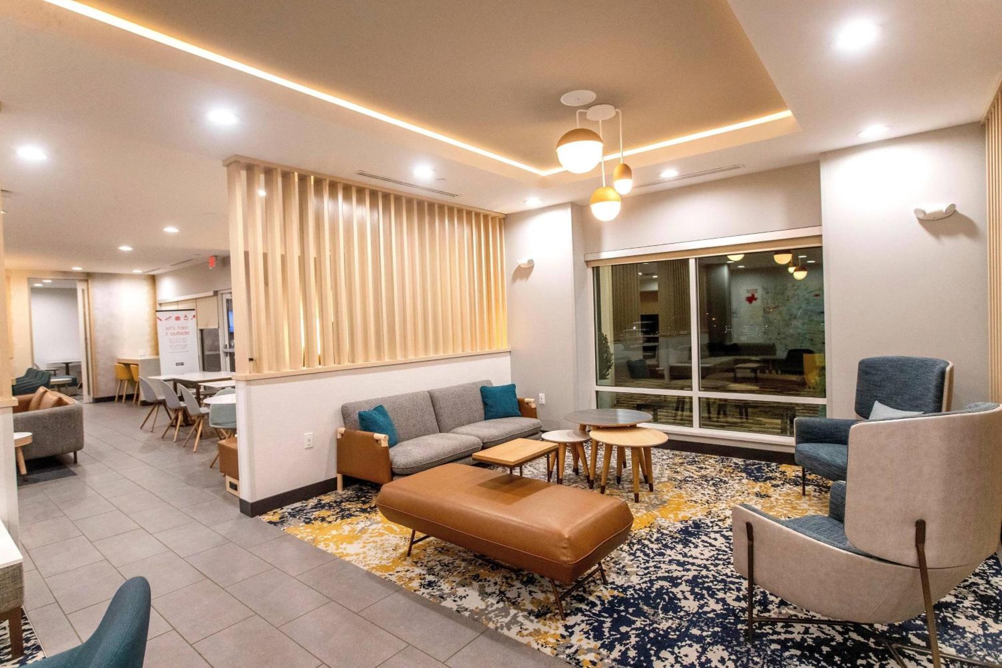 Towneplace Suites By Marriott Conroe Bagian luar foto